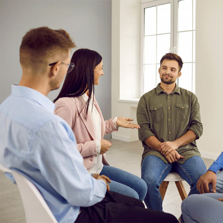 Dejewska Clinic | Terapia grupowa | Psychoterapia grupowa